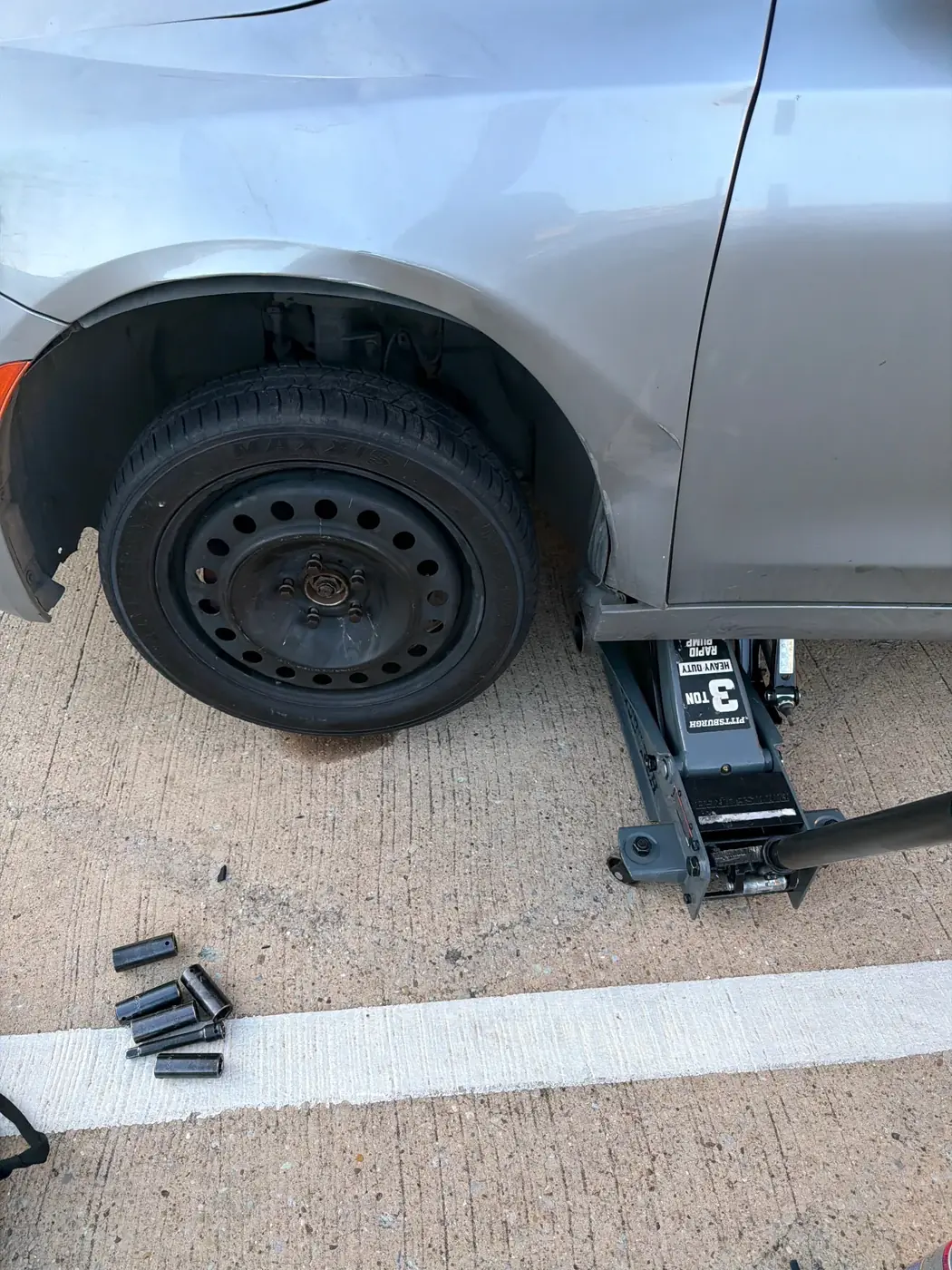 Mobile tire change with hydraulic jack DFW